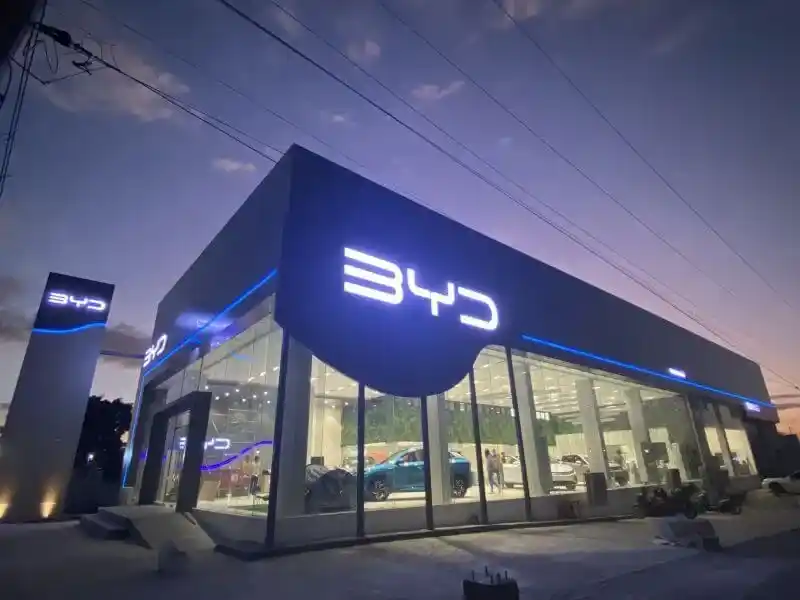 Fachada Comercial Novagraphics 3